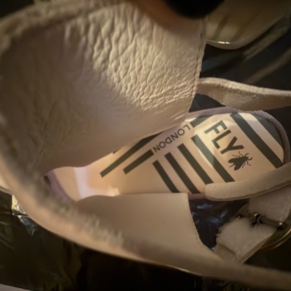 $240 FLY London platform wedge shoes size 40 white and taupe/tan - Picture 10 of 16